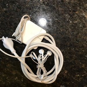 APPLE 85w Power adaptor/headphone